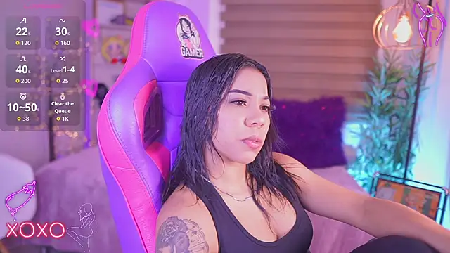 madelyn rose  online show from October 3, 2025, 5:04 am