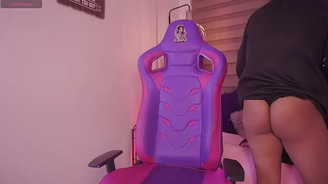 madelyn rose  online show from November 21, 2025, 1:37 am