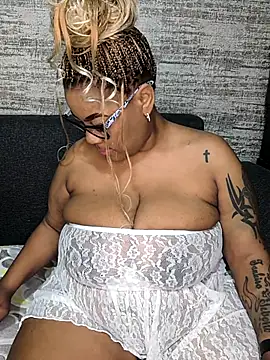 Snapshot of ExclusiveLeexx chatting on February 19, 2026, 2:46 pm ExclusiveLeexx online show from February 19, 2026, 2:46 pm