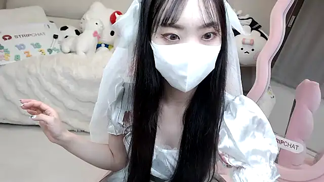 momo room online show from October 18, 2025, 11:00 am