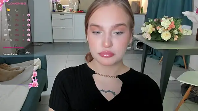 CarolineLovers online show from December 3, 2024, 11:24 pm