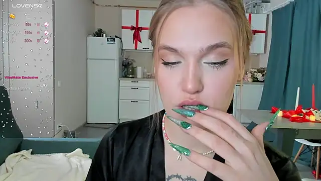 CarolineLovers online show from December 24, 2024, 2:21 am