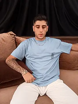 arenn1997 online show from October 15, 2025, 12:05 pm