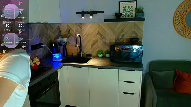 Hannah Carr online show from April 17, 2026, 9:07 pm