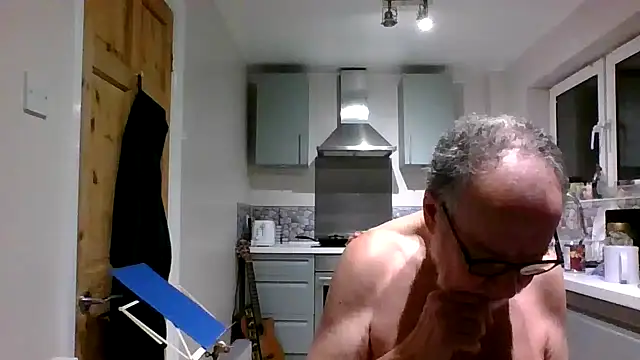 Snapshot of jimmybenido chatting on December 16, 2024, 5:22 pm jimmybenido online show from December 16, 2024, 5:22 pm