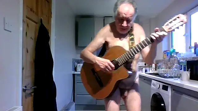 Snapshot of jimmybenido chatting on February 18, 2025, 5:10 pm jimmybenido online show from February 18, 2025, 5:10 pm