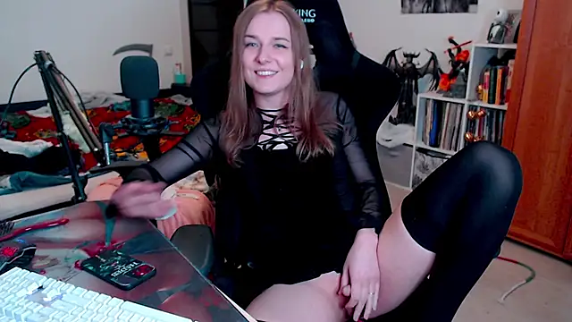 stellablondy online show from December 17, 2024, 2:55 pm