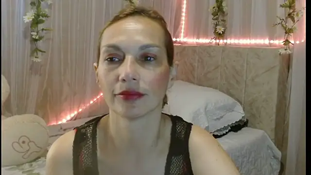 Snapshot of italagomez_ chatting on February 9, 2025, 1:25 pm italagomez online show from February 9, 2025, 1:25 pm