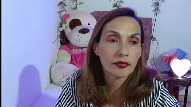 italagomez  online show from November 20, 2025, 11:59 pm