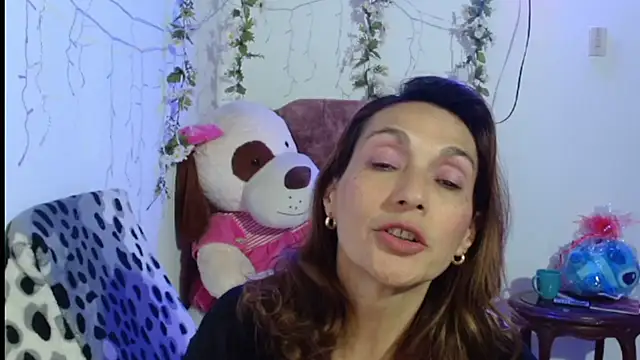 italagomez  online show from January 7, 2026, 10:12 pm