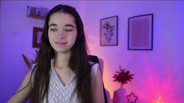 Gia Paige18 online show from November 15, 2025, 2:13 pm