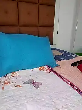 ELLA KELLY online show from February 11, 2025, 3:08 pm