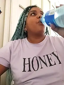 ELLA KELLY online show from March 20, 2025, 12:00 pm