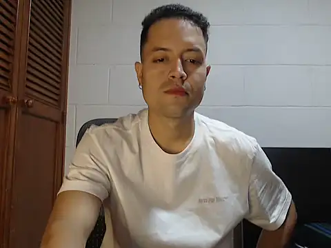 dimitriquiet05 online show from April 8, 2026, 3:39 am
