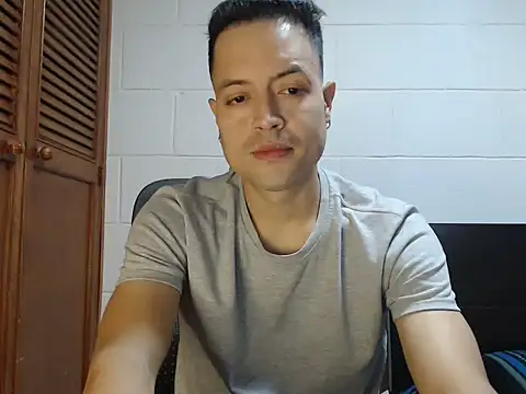 dimitriquiet05 online show from April 9, 2026, 4:12 am