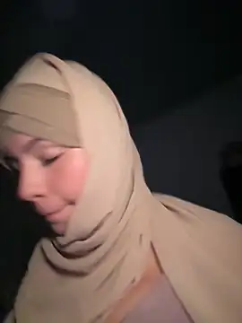 lalilamassu1 online show from April 10, 2026, 12:10 pm