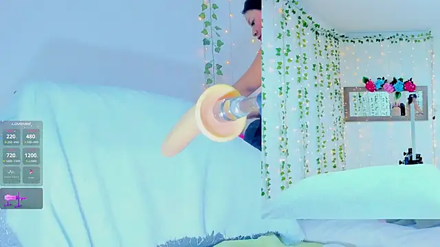 Tiffanny Love  online show from October 24, 2025, 8:55 am