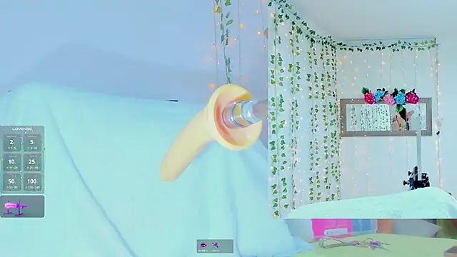 Tiffanny Love  online show from October 31, 2025, 9:10 am