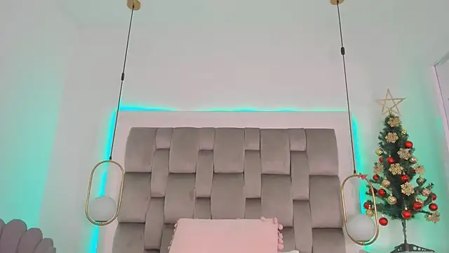 Snapshot of Sara__Williams chatting on December 6, 2024, 3:52 am Sara Williams online show from December 6, 2024, 3:52 am