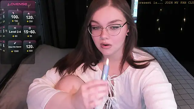 EvaBae online show from December 24, 2024, 9:17 am