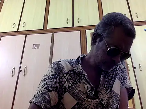 Lookin4Kinky Partner online show from December 5, 2025, 8:01 am