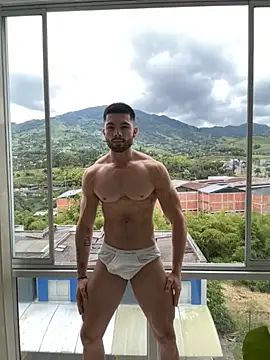 Mackenzzie 777  online show from October 19, 2025, 5:02 pm