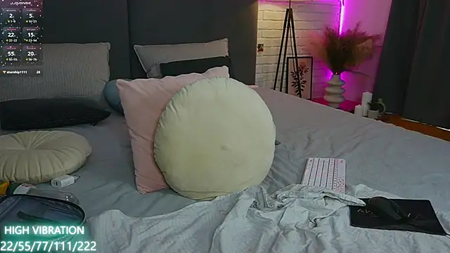 Selena Lily online show from February 12, 2025, 10:03 am