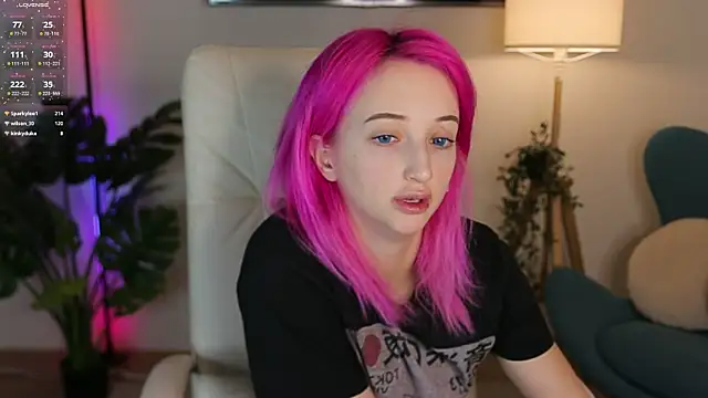 Selena Lily online show from March 6, 2025, 9:58 am