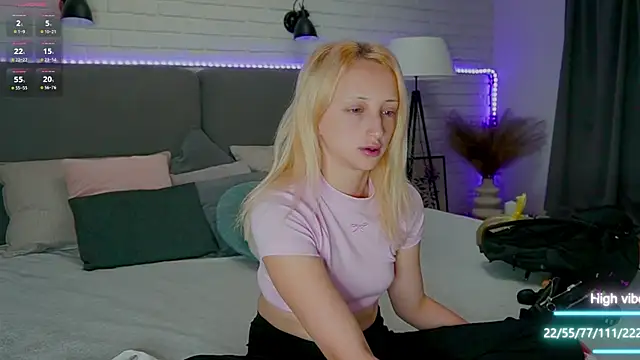 Selena Lily online show from September 11, 2025, 12:27 pm