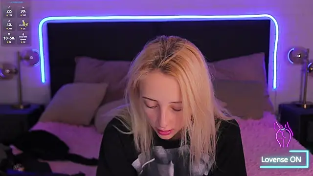 Selena Lily online show from September 20, 2025, 12:39 pm