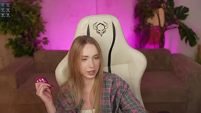 Linda054 online show from October 27, 2025, 8:24 pm