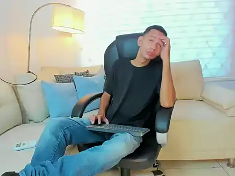 Snapshot of tonny_23cm_ chatting on September 15, 2025, 7:47 pm tonny 23cm online show from September 15, 2025, 7:47 pm