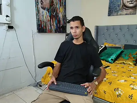 Snapshot of tonny_23cm_ chatting on October 15, 2025, 7:47 pm tonny 23cm online show from October 15, 2025, 7:47 pm