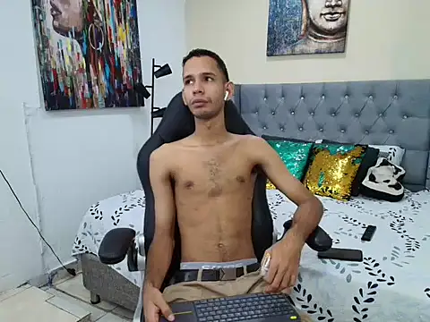 Snapshot of tonny_23cm_ chatting on October 23, 2025, 6:28 pm tonny 23cm online show from October 23, 2025, 6:28 pm