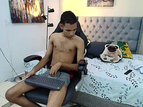 Snapshot of tonny_23cm_ chatting on October 26, 2025, 5:41 pm tonny 23cm online show from October 26, 2025, 5:41 pm