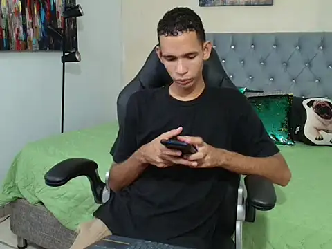 Snapshot of tonny_23cm_ chatting on October 29, 2025, 6:42 pm tonny 23cm online show from October 29, 2025, 6:42 pm