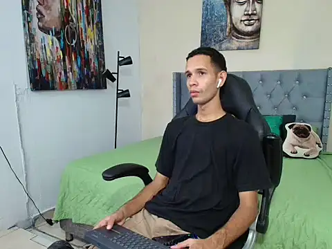 Snapshot of tonny_23cm_ chatting on October 30, 2025, 6:30 pm tonny 23cm online show from October 30, 2025, 6:30 pm