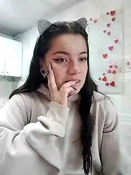 Snapshot of Alice_atm chatting on December 14, 2024, 8:18 pm Alice atm online show from December 14, 2024, 8:18 pm