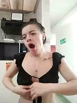 Snapshot of Alice_atm chatting on December 21, 2024, 8:10 pm Alice atm online show from December 21, 2024, 8:10 pm