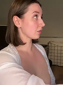 nerdynina online show from February 4, 2025, 3:33 am