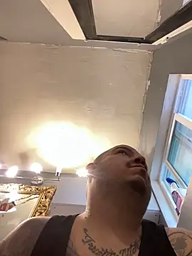 Snapshot of valleyoneofakind chatting on December 13, 2024, 3:54 pm valleyoneofakind online show from December 13, 2024, 3:54 pm