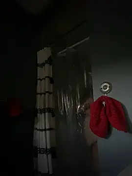 Snapshot of valleyoneofakind chatting on December 19, 2024, 12:45 am valleyoneofakind online show from December 19, 2024, 12:45 am