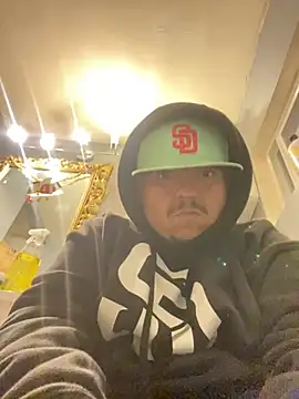 Snapshot of valleyoneofakind chatting on December 20, 2024, 8:38 am valleyoneofakind online show from December 20, 2024, 8:38 am