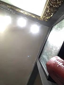 Snapshot of valleyoneofakind chatting on February 26, 2025, 6:37 am valleyoneofakind online show from February 26, 2025, 6:37 am