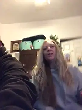 Snapshot of valleyoneofakind chatting on March 15, 2025, 4:02 am valleyoneofakind online show from March 15, 2025, 4:02 am