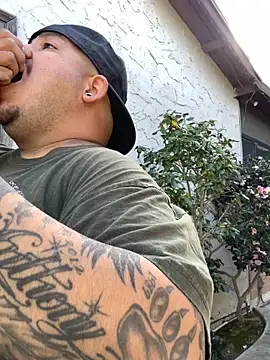 Snapshot of valleyoneofakind chatting on October 28, 2025, 10:23 pm valleyoneofakind online show from October 28, 2025, 10:23 pm