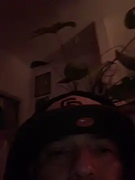 Snapshot of valleyoneofakind chatting on November 28, 2025, 7:33 am valleyoneofakind online show from November 28, 2025, 7:33 am