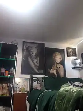 Snapshot of valleyoneofakind chatting on December 14, 2025, 8:46 pm valleyoneofakind online show from December 14, 2025, 8:46 pm