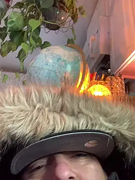 Snapshot of valleyoneofakind chatting on February 18, 2026, 6:37 pm valleyoneofakind online show from February 18, 2026, 6:37 pm