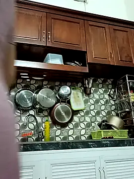    Erin    online show from November 14, 2025, 3:27 am